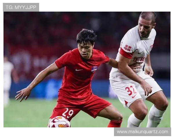 梅州客家主场激战强敌聚焦绿茵争锋展现团队精神与足球魅力